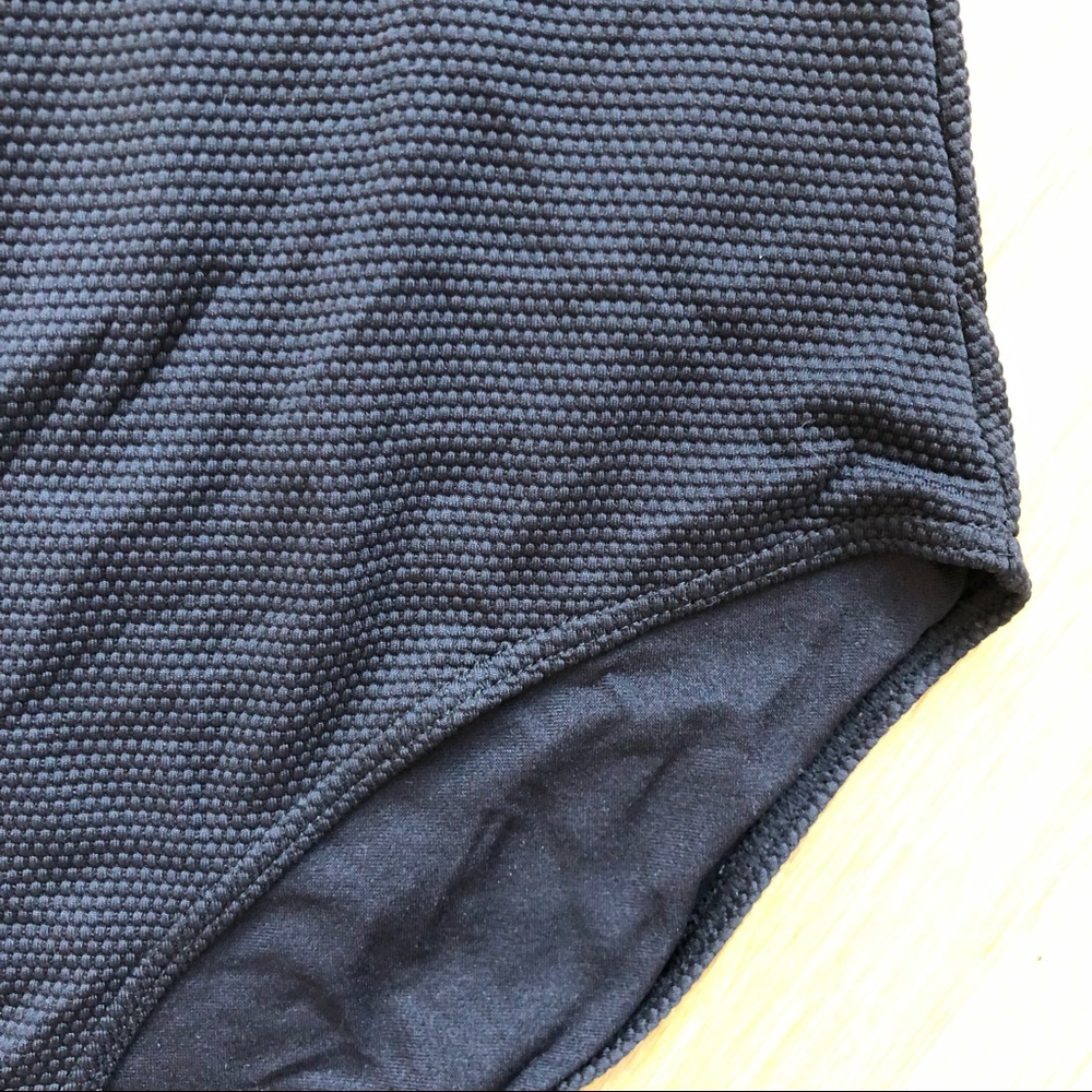 Swimsuit - Picture 3 of 7